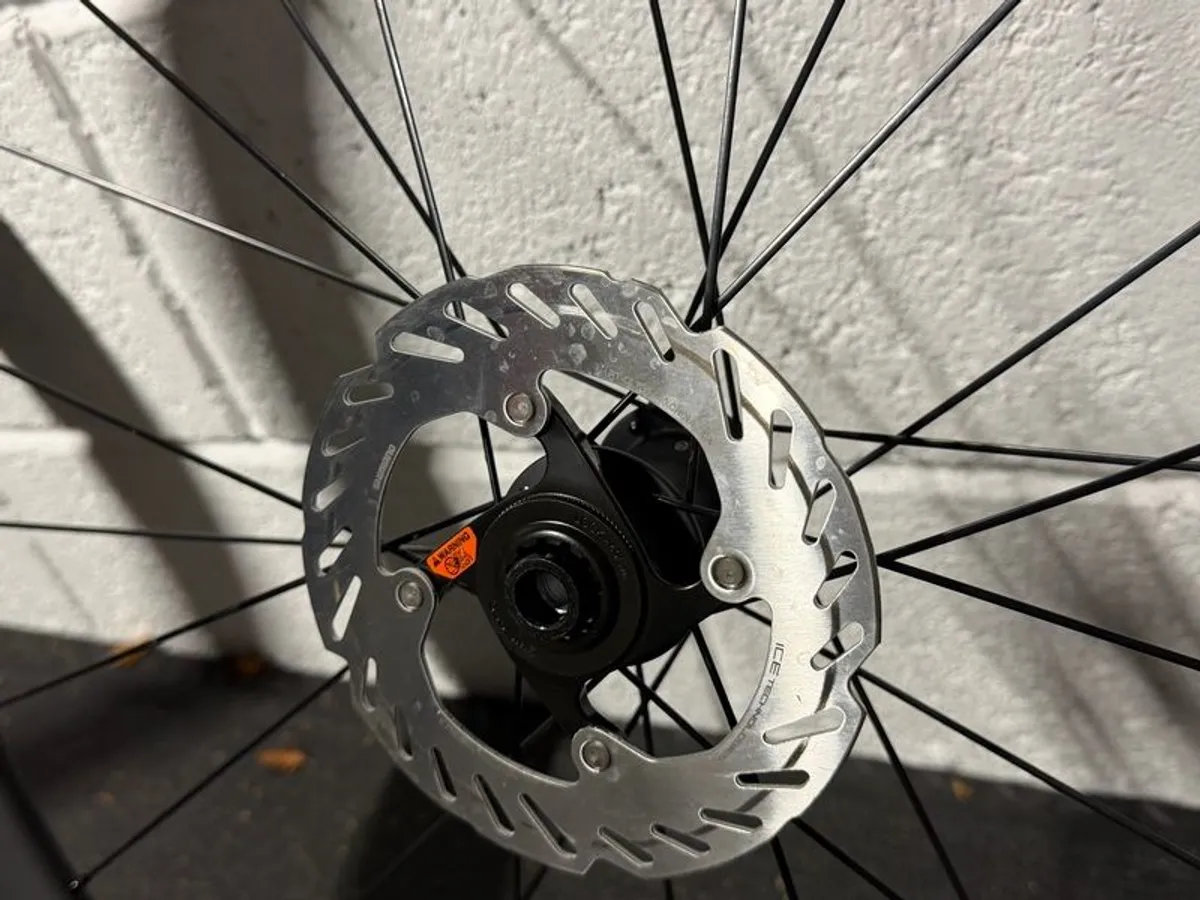 Bontrager Aeolus Elite 50 Tlr Disc Road Wheel Set - Image 3