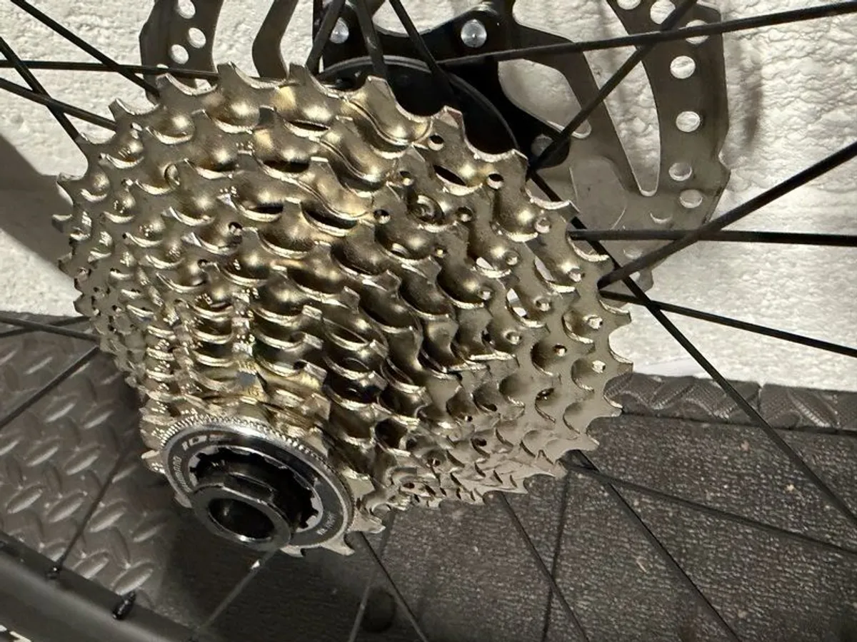 Bontrager Aeolus Elite 50 Tlr Disc Road Wheel Set - Image 4