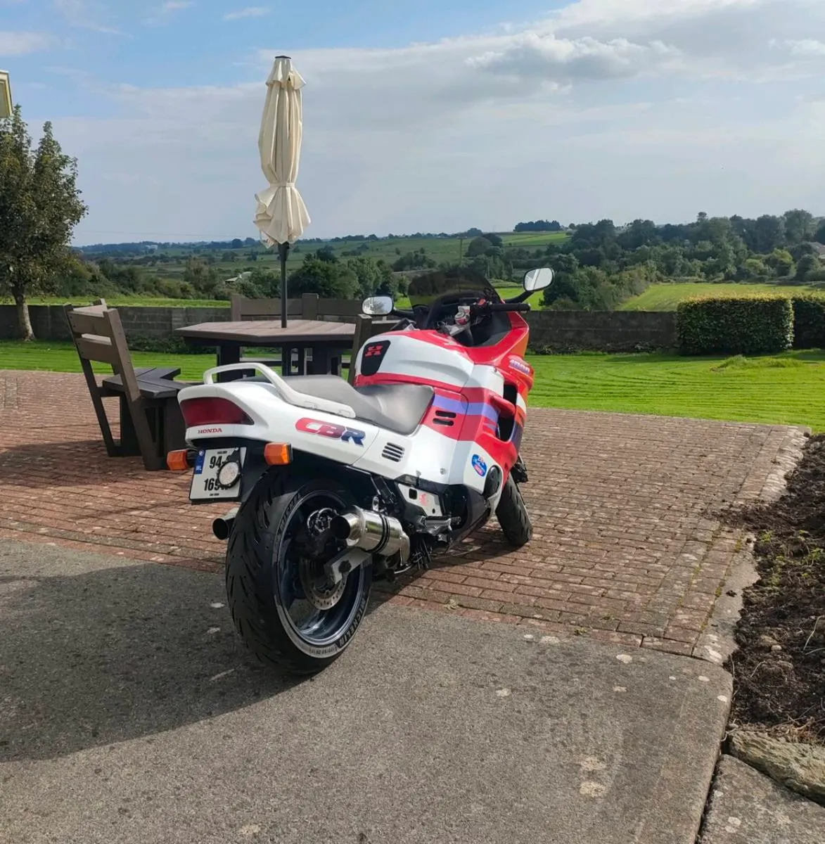 CBR 1000f - Image 1
