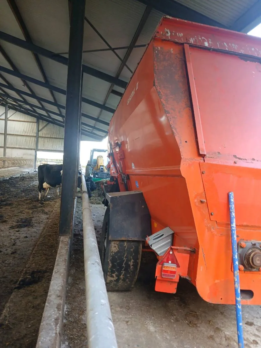 Kuhn diet feeder - Image 1