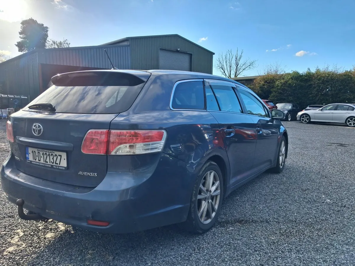 Toyota Avensis for parts - Image 2