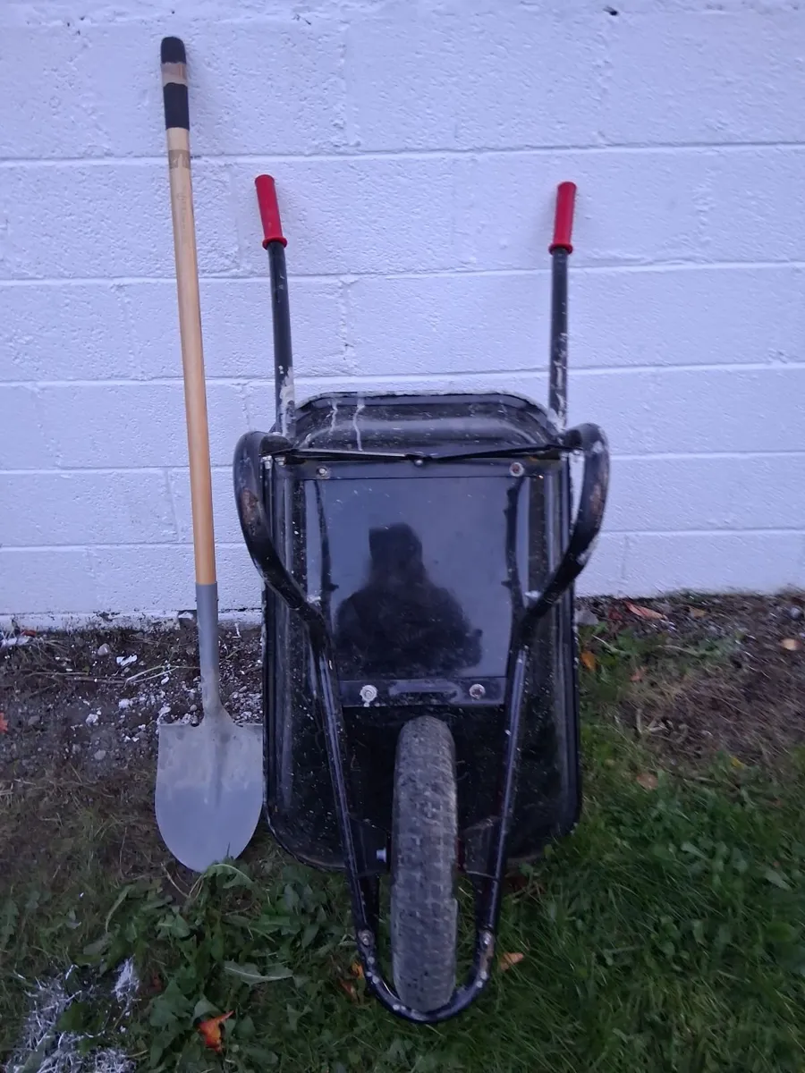 WHEEL  BARROW.  (NEW) - Image 1