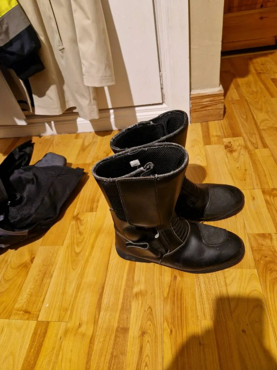 Motorcycle gear - Image 4
