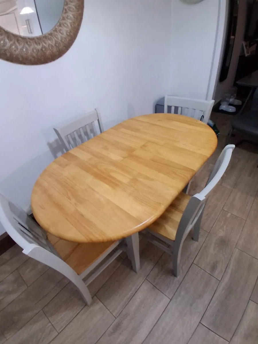 Solid Table and chairs - Image 1