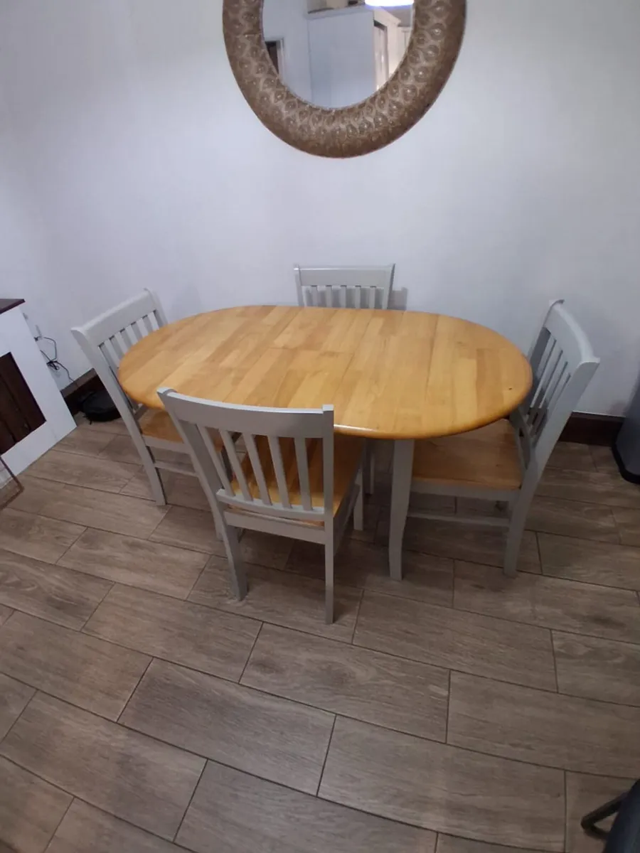 Solid Table and chairs - Image 2