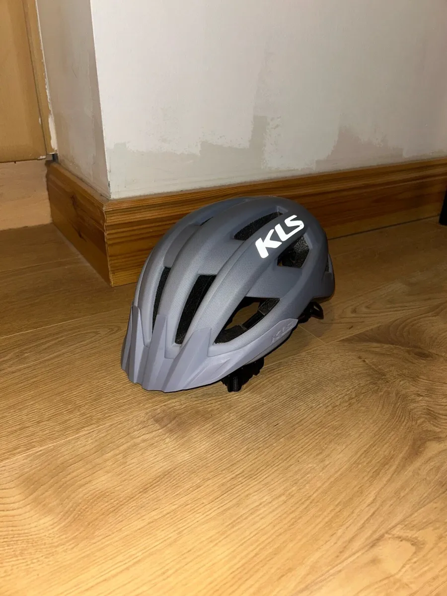 Bike helmet - Image 1