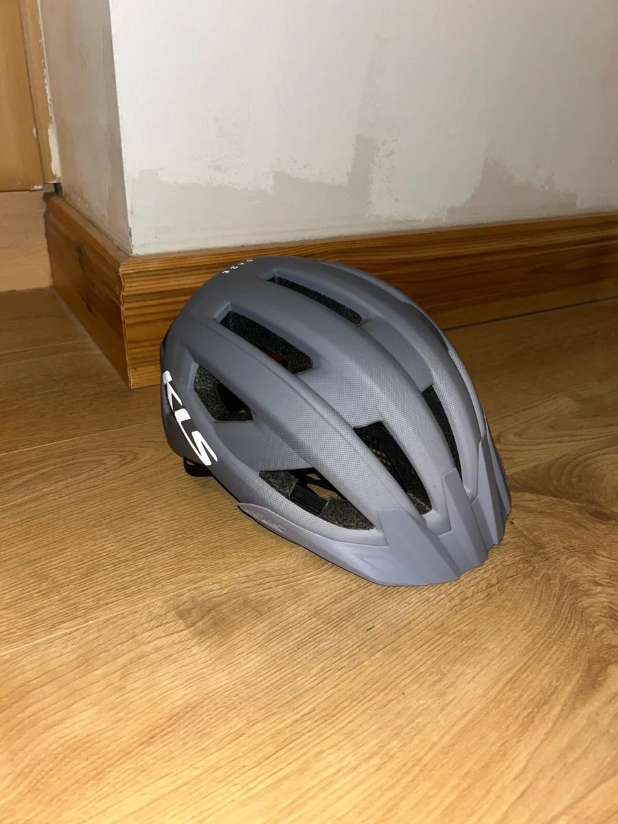 Bike helmet - Image 2