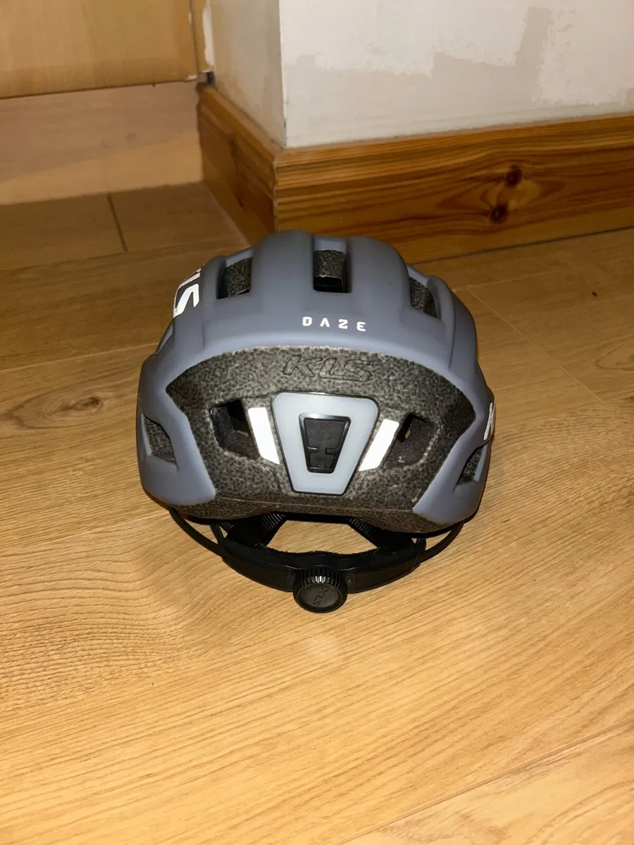 Bike helmet - Image 3