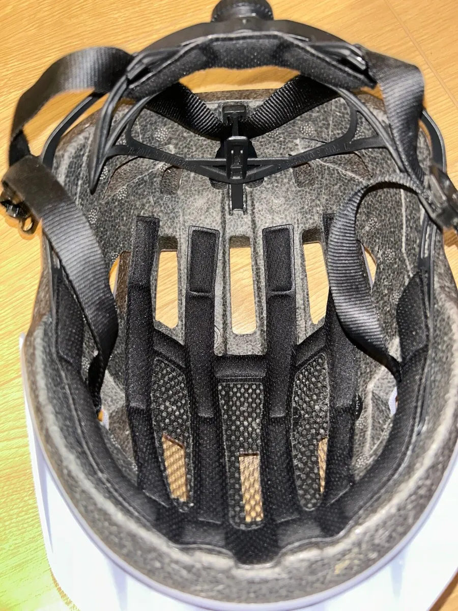 Bike helmet - Image 4