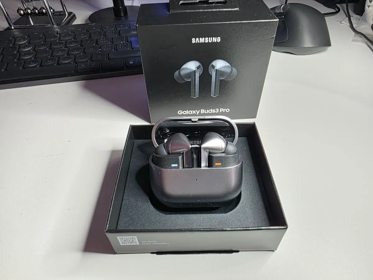 Samsung Galaxy Buds3 Pro - Image 1