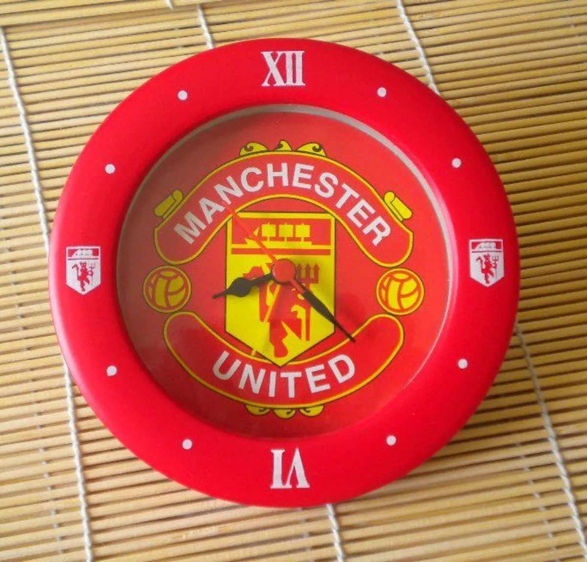 Manchester United wall clock. free post - Image 1
