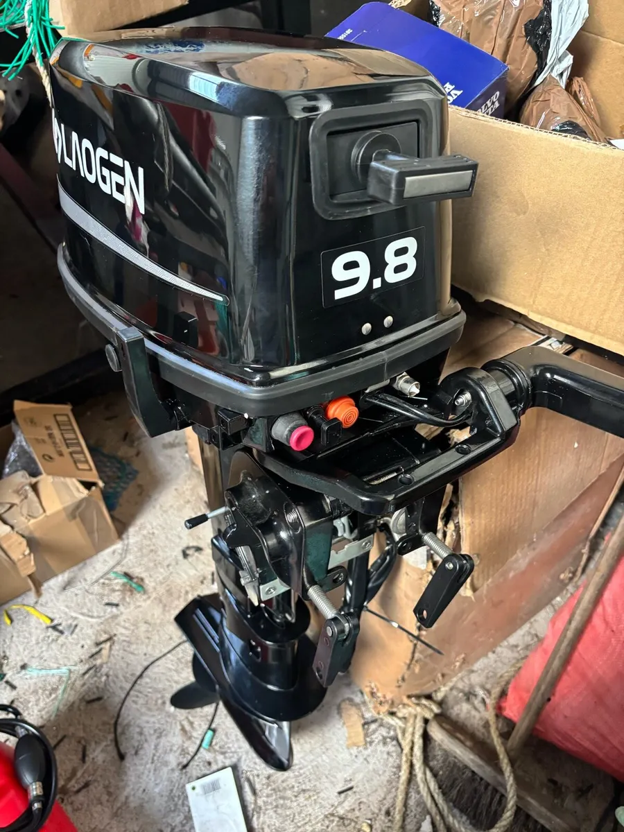 9.8 2 stroke tiller electric & pull start outboard - Image 3