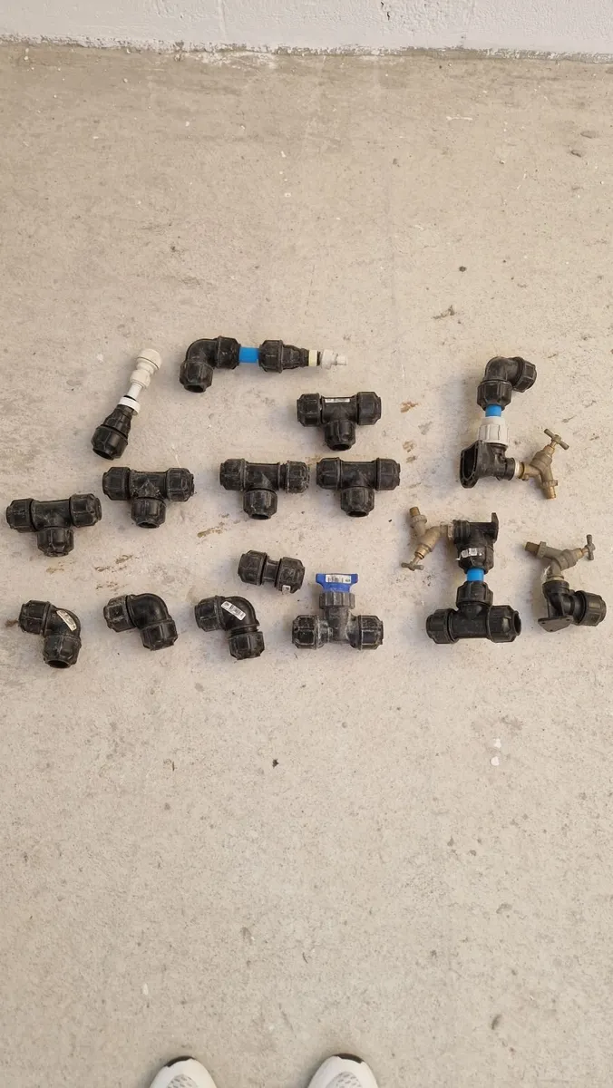 Water pipe fittings