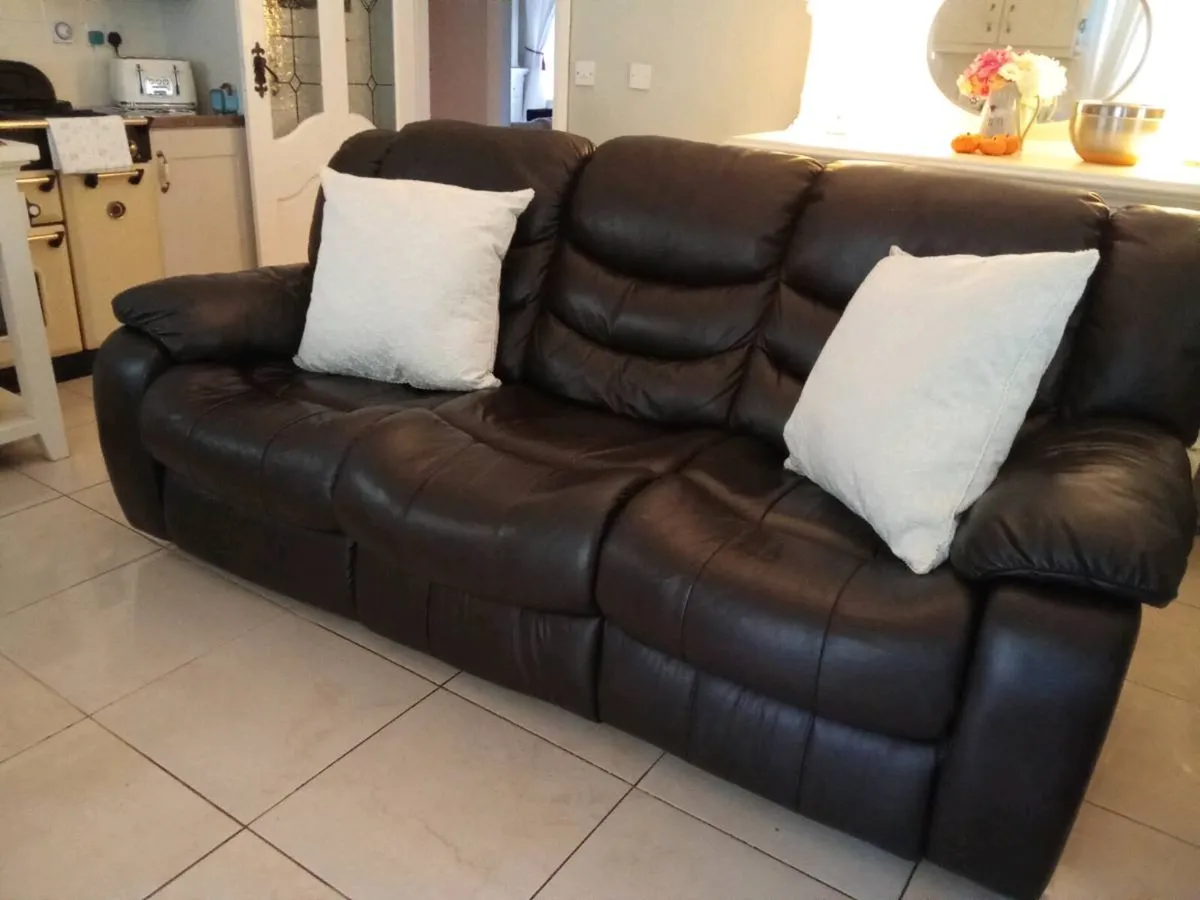 Leather recliner sofa - Image 2