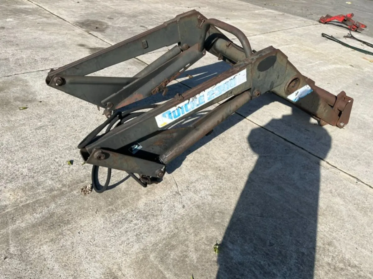 Quicke 2300R Power Loader - Image 3