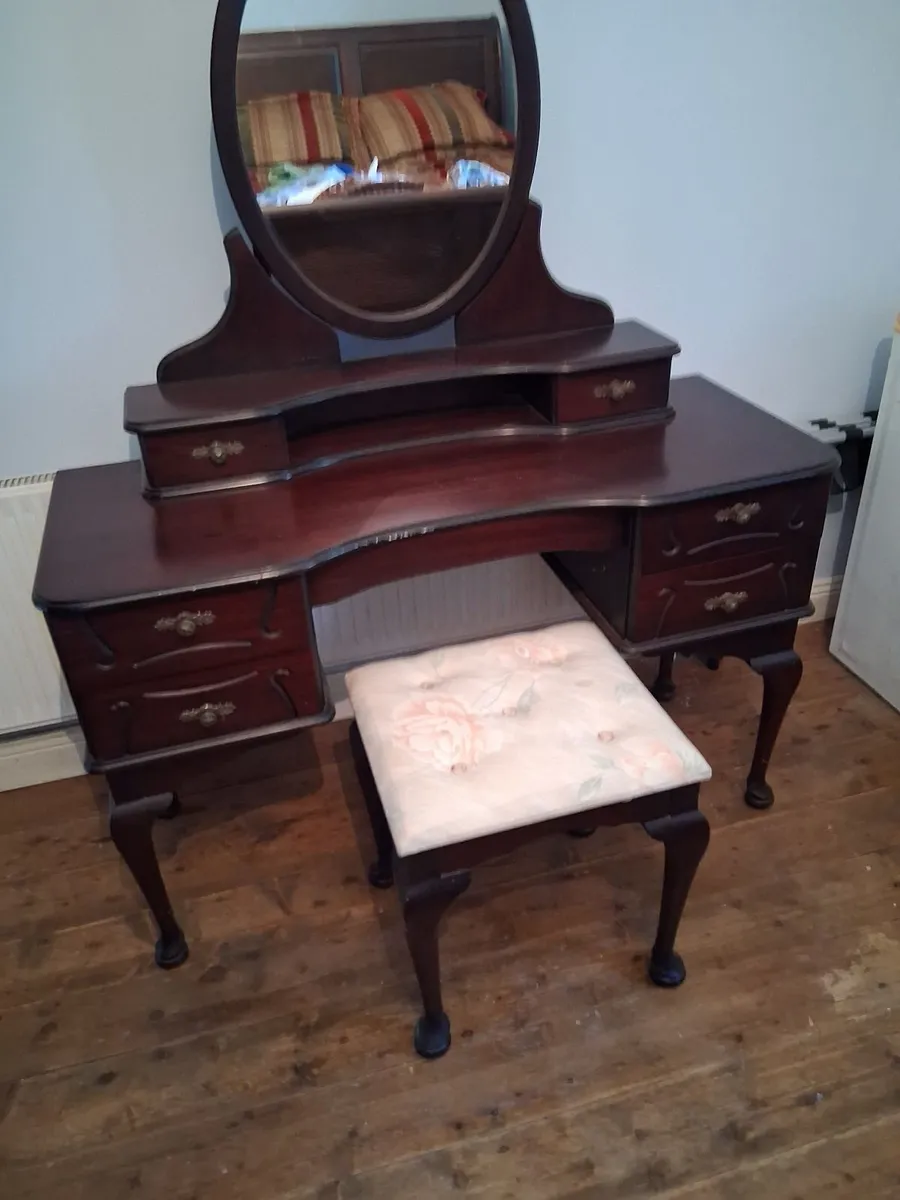 Bedroom furniture - Image 2