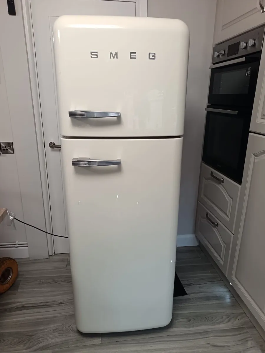 SMEG Fab 30 fridge freezer - Image 1