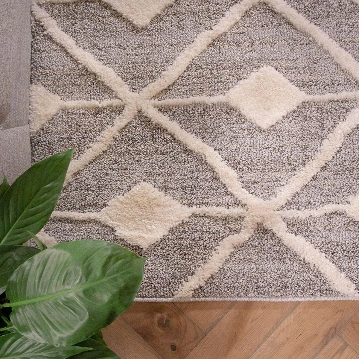 Textured Trellis Striped Rug Large Diamond Aztec - Image 3