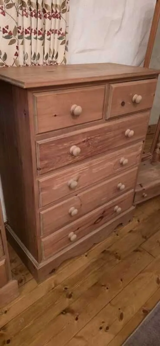 Chest of drawers - Image 1