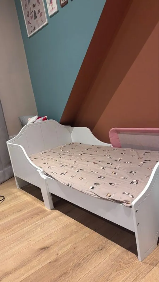 toddler bed - Image 1
