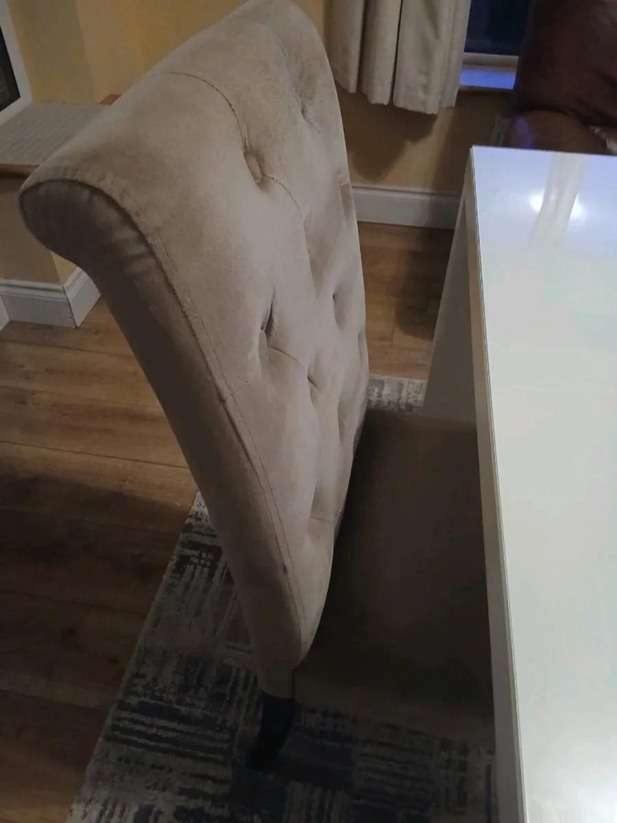 Vanity unit and chair - Image 2