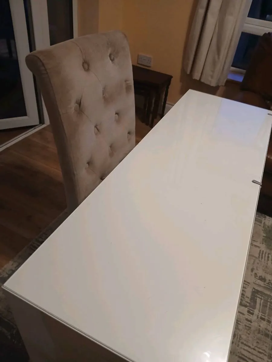 Vanity unit and chair - Image 3