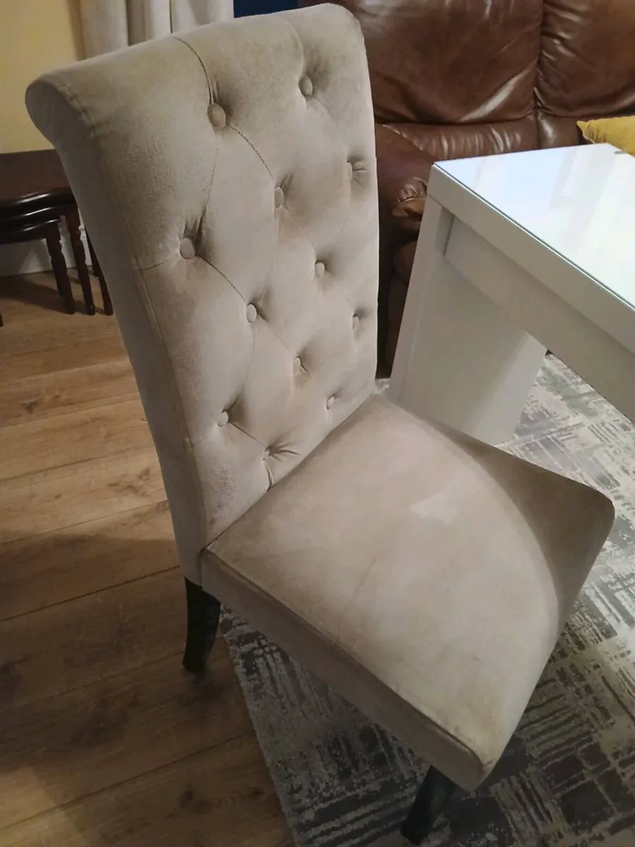 Vanity unit and chair - Image 1