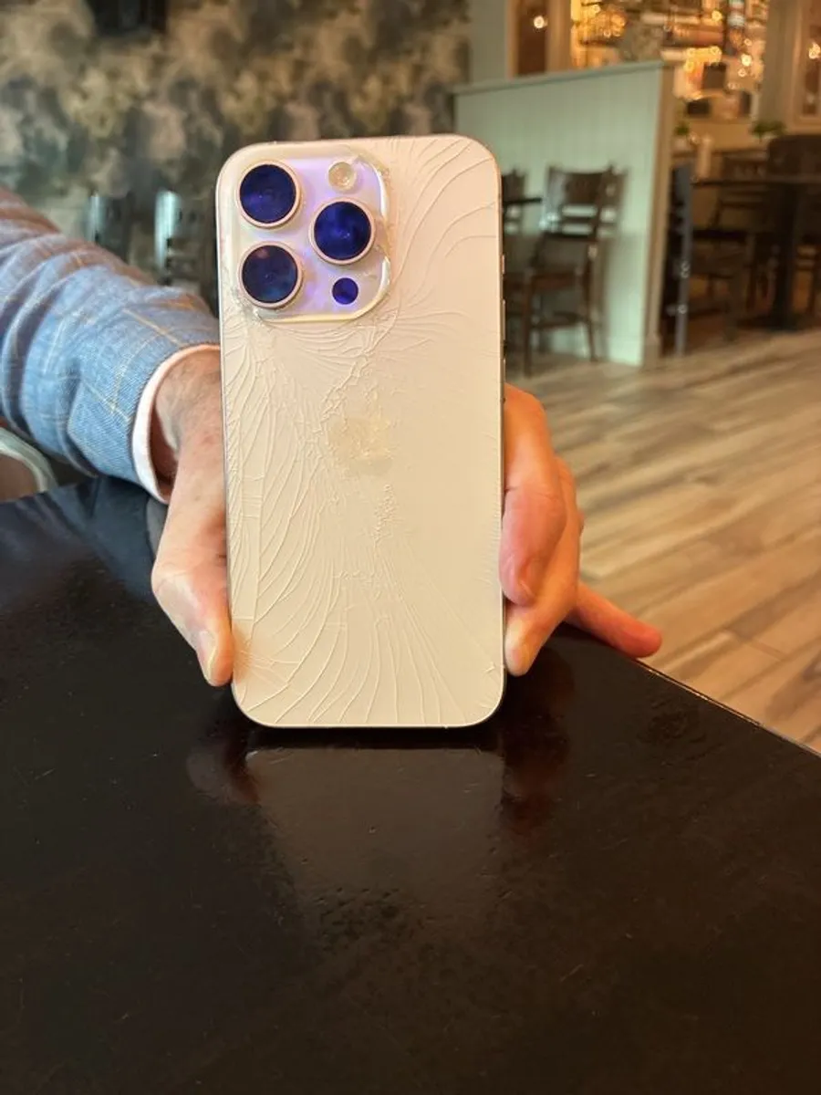 I phone 15 Pro - Image 1