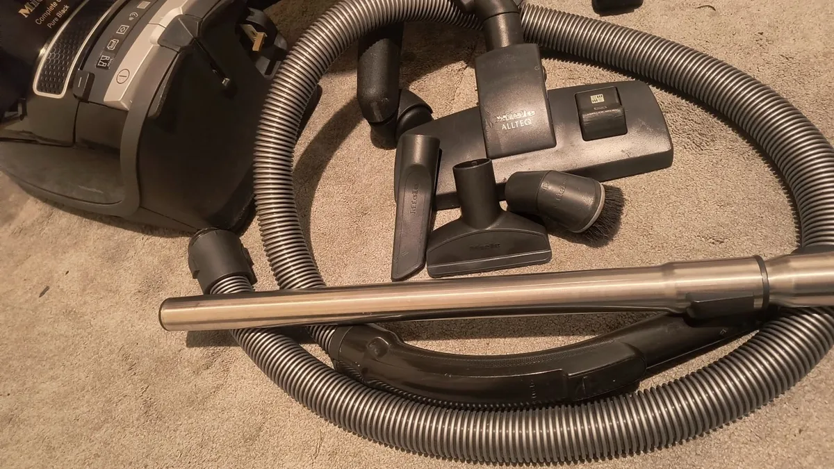 Miele Vacuum Cleaner Complete full - Image 2
