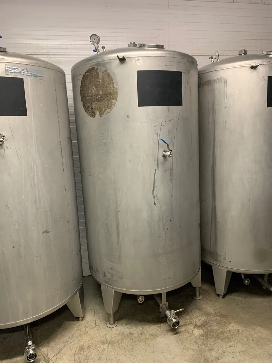 Stainless Steel Tanks, 1,000L - Image 1