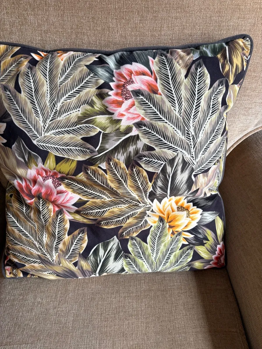 Curtains - Image 3