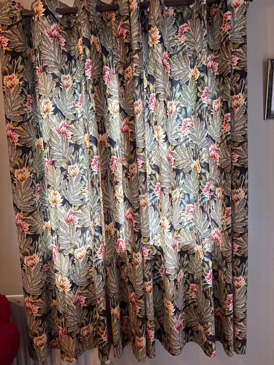 Curtains - Image 4