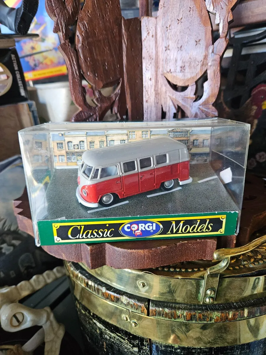 Corgi VW Minibus - Image 1