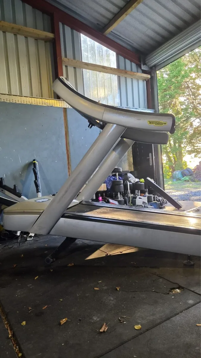 COMMERCIAL TREADMILLS TECHNOGYM - Image 2