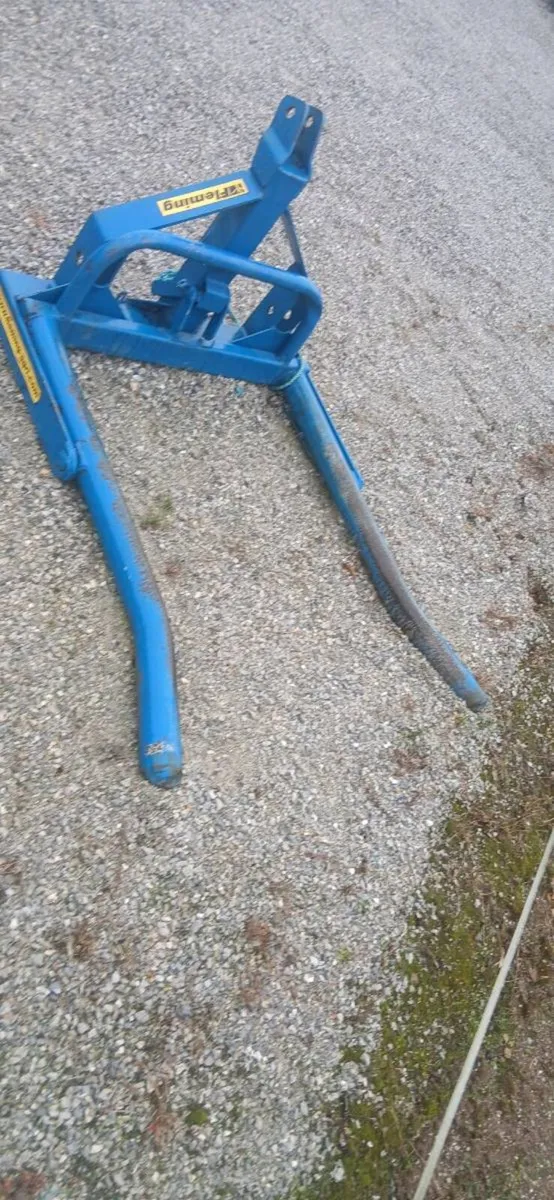 Bale lifter - Image 1