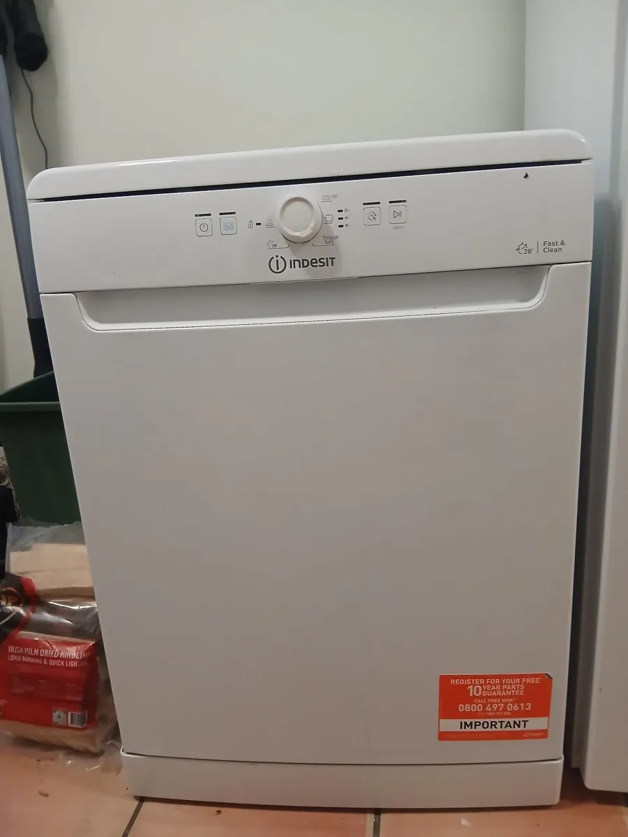 2 year old dishwasher excellent condition - Image 1