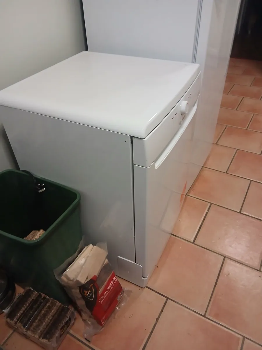 2 year old dishwasher excellent condition - Image 3