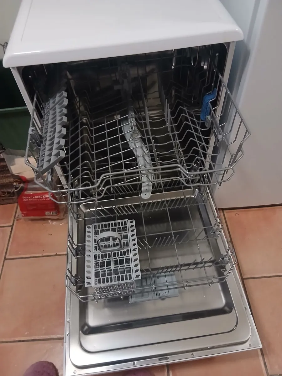 2 year old dishwasher excellent condition - Image 2