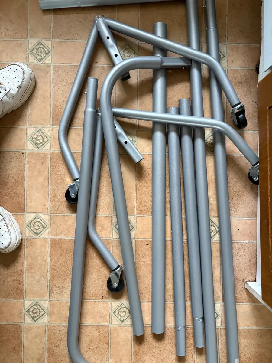 Cloth rails - Image 4