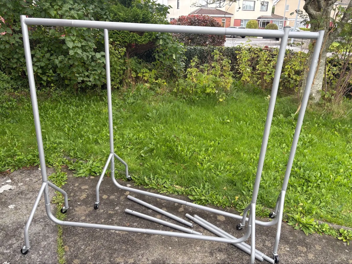 Cloth rails - Image 1