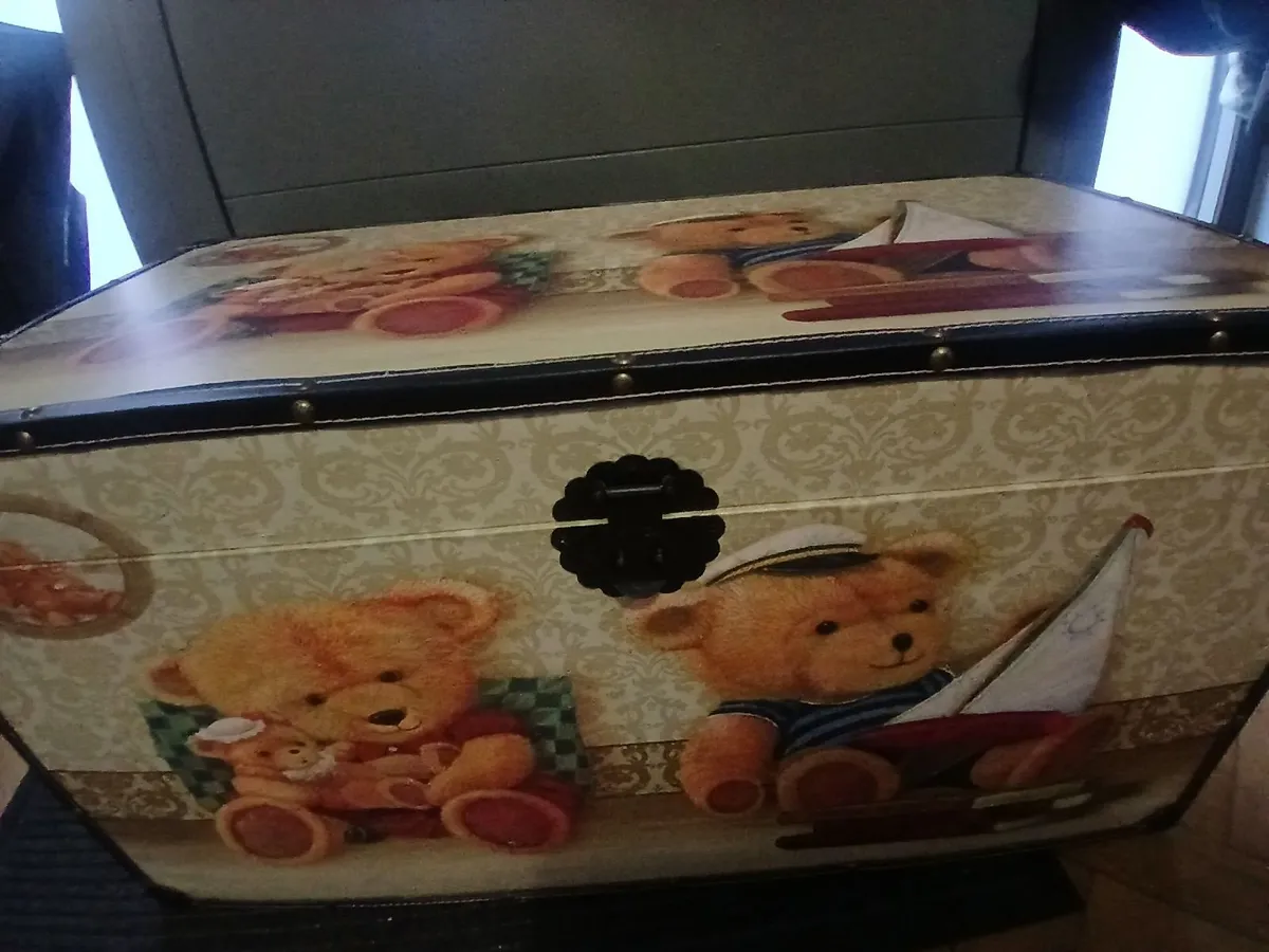 Toy storage blanket box - Image 1