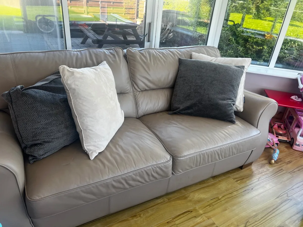 Cream leather 4 seater sofa - Image 1