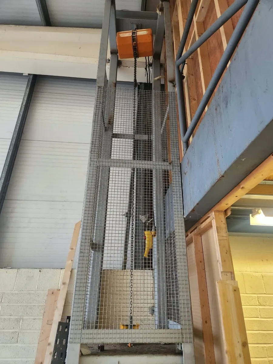 Crane - Image 1