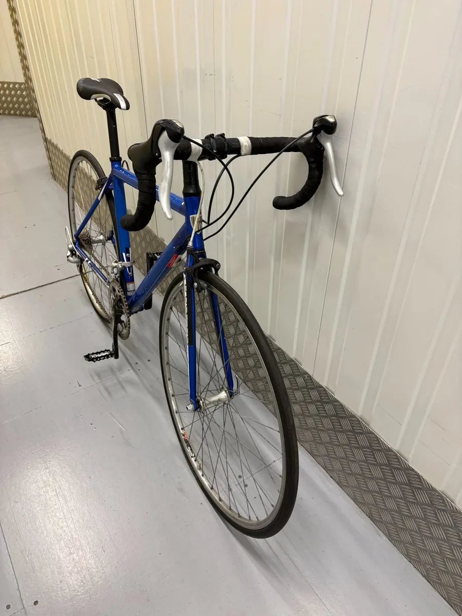 Trek 1.1 Alpha Road Bike 2010 – 52cm – 8 Speed - Image 2