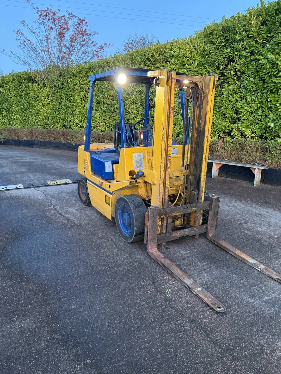 Forklift - Image 4
