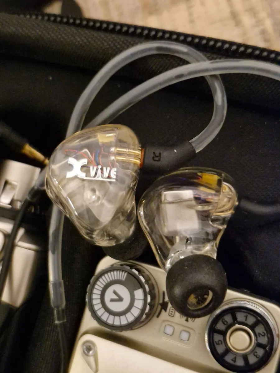 Xvive  inear monitor set - Image 1