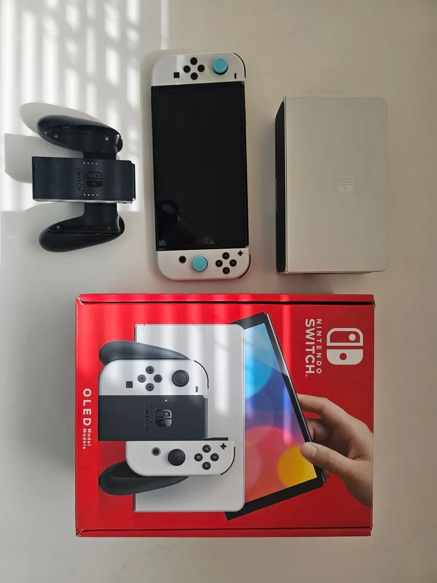 Nintendo OLED - Image 4
