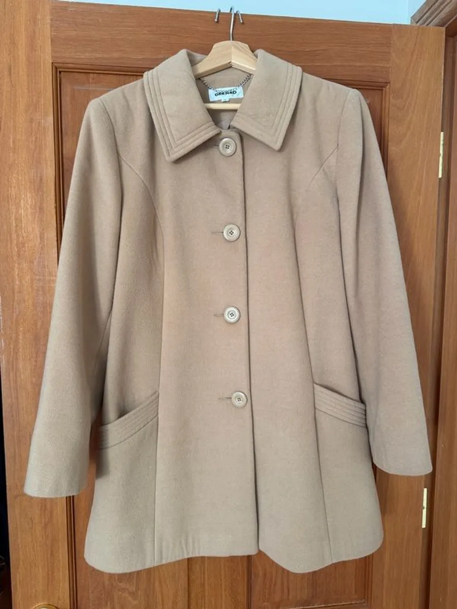 Beige ladies winter coat (size 16)- barely worn - Image 1