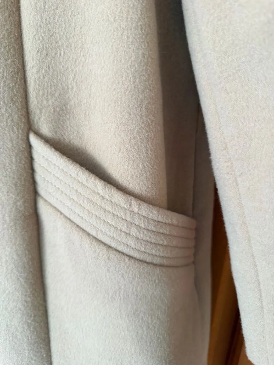 Beige ladies winter coat (size 16)- barely worn - Image 3