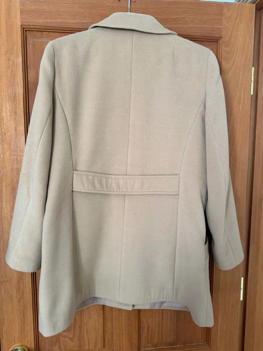 Beige ladies winter coat (size 16)- barely worn - Image 4